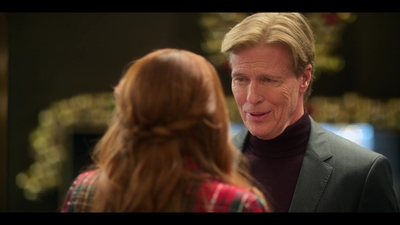Falling_For_Christmas_2022_1080p_LLP_012011.jpg