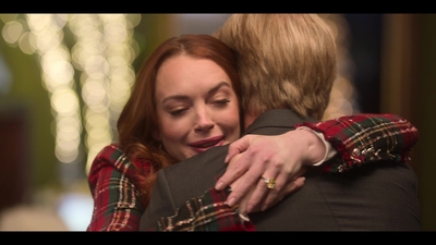 Falling_For_Christmas_2022_1080p_LLP_012036.jpg