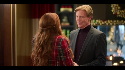 Falling_For_Christmas_2022_1080p_LLP_012059.jpg