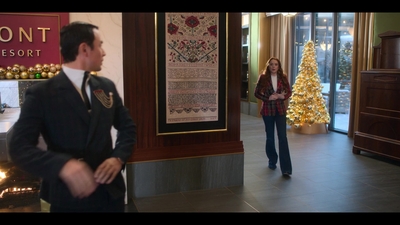 Falling_For_Christmas_2022_1080p_LLP_012221.jpg
