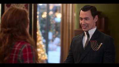 Falling_For_Christmas_2022_1080p_LLP_012233.jpg