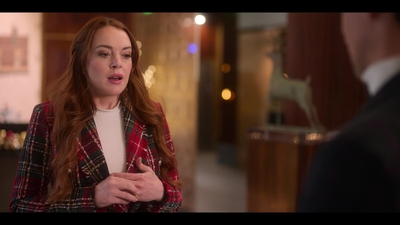 Falling_For_Christmas_2022_1080p_LLP_012237.jpg