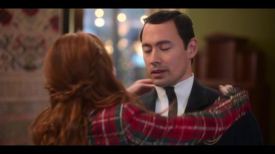 Falling_For_Christmas_2022_1080p_LLP_012332.jpg