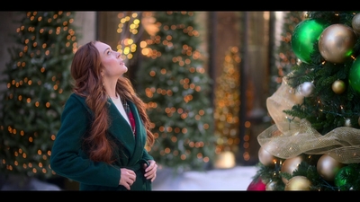 Falling_For_Christmas_2022_1080p_LLP_012586.jpg