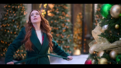Click to view full size image
==============
Falling_For_Christmas_2022_1080p_LLP_012591.jpg Falling_For_Christmas_2022_1080p_LLP_012591.jpg