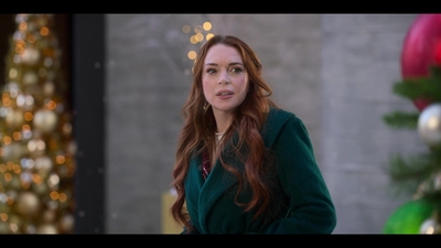 Falling_For_Christmas_2022_1080p_LLP_012611.jpg