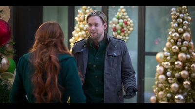 Falling_For_Christmas_2022_1080p_LLP_012625.jpg