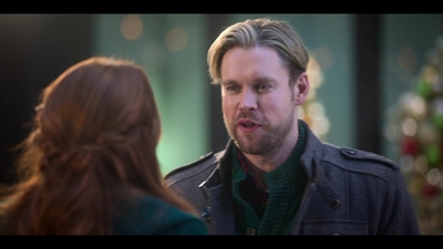 Falling_For_Christmas_2022_1080p_LLP_012664.jpg