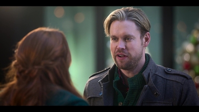Falling_For_Christmas_2022_1080p_LLP_012671.jpg
