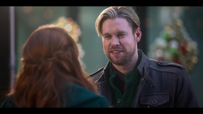 Falling_For_Christmas_2022_1080p_LLP_012695.jpg