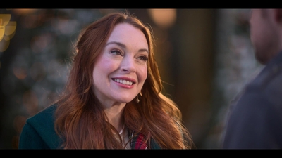 Falling_For_Christmas_2022_1080p_LLP_012713.jpg