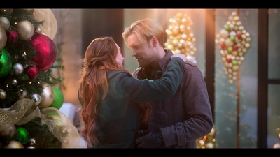 Falling_For_Christmas_2022_1080p_LLP_012771.jpg