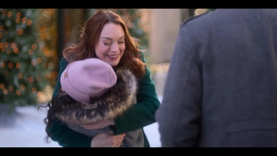 Falling_For_Christmas_2022_1080p_LLP_012816.jpg