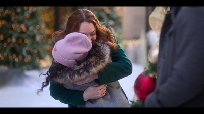 Falling_For_Christmas_2022_1080p_LLP_012818.jpg