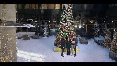 Falling_For_Christmas_2022_1080p_LLP_012881.jpg