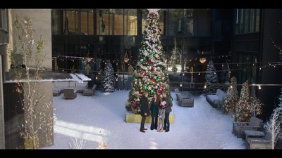 Falling_For_Christmas_2022_1080p_LLP_012887.jpg