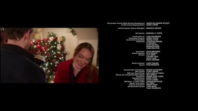 Falling_For_Christmas_2022_1080p_LLP_013130.jpg