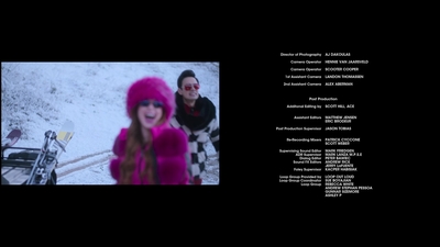 Falling_For_Christmas_2022_1080p_LLP_013192.jpg