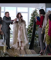Falling_For_Christmas_2022_1080p_LLP_000486.jpg