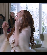 Falling_For_Christmas_2022_1080p_LLP_000496.jpg