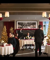 Falling_For_Christmas_2022_1080p_LLP_001211.jpg
