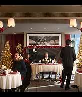 Falling_For_Christmas_2022_1080p_LLP_001212.jpg