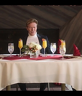 Falling_For_Christmas_2022_1080p_LLP_001239.jpg