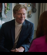 Falling_For_Christmas_2022_1080p_LLP_001770.jpg