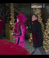 Falling_For_Christmas_2022_1080p_LLP_001956.jpg