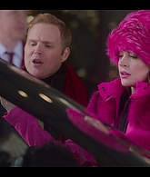 Falling_For_Christmas_2022_1080p_LLP_001980.jpg