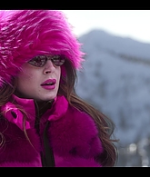 Falling_For_Christmas_2022_1080p_LLP_002528.jpg