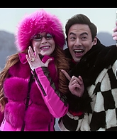 Falling_For_Christmas_2022_1080p_LLP_002621.jpg