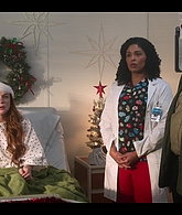 Falling_For_Christmas_2022_1080p_LLP_003216.jpg