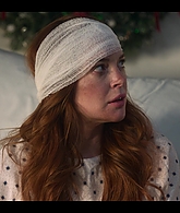 Falling_For_Christmas_2022_1080p_LLP_003239.jpg