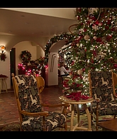 Falling_For_Christmas_2022_1080p_LLP_003616.jpg