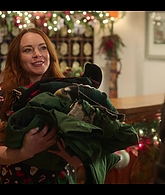 Falling_For_Christmas_2022_1080p_LLP_003660.jpg