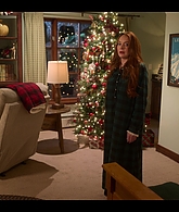 Falling_For_Christmas_2022_1080p_LLP_003881.jpg