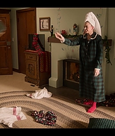 Falling_For_Christmas_2022_1080p_LLP_004220.jpg