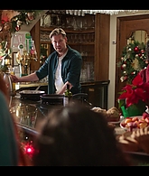 Falling_For_Christmas_2022_1080p_LLP_004497.jpg