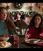 Falling_For_Christmas_2022_1080p_LLP_004619.jpg