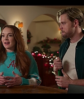 Falling_For_Christmas_2022_1080p_LLP_005081.jpg