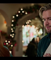 Falling_For_Christmas_2022_1080p_LLP_005091.jpg