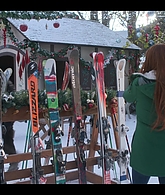 Falling_For_Christmas_2022_1080p_LLP_005244.jpg