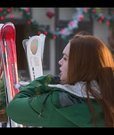 Falling_For_Christmas_2022_1080p_LLP_005246.jpg