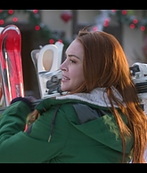 Falling_For_Christmas_2022_1080p_LLP_005247.jpg
