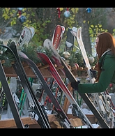 Falling_For_Christmas_2022_1080p_LLP_005263.jpg