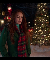 Falling_For_Christmas_2022_1080p_LLP_005709.jpg