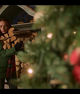 Falling_For_Christmas_2022_1080p_LLP_005840.jpg