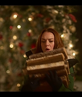Falling_For_Christmas_2022_1080p_LLP_005874.jpg