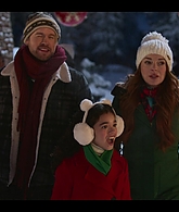 Falling_For_Christmas_2022_1080p_LLP_006102.jpg